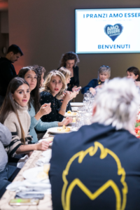 alt="servizio fotografico evento eurospin con Sonia Peronaci e Andrea Mainardi chef"